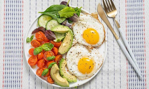 Bỏ bữa sáng, ăn tối muộn: thói quen gây hại cho chuyển hoá, tim mạch
