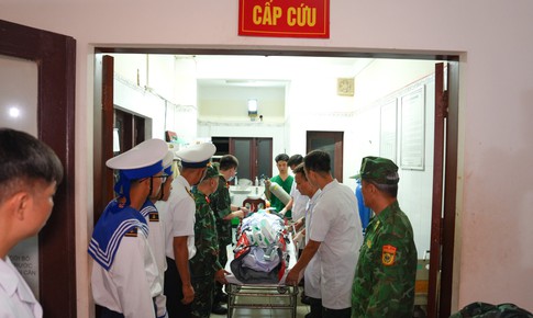 Ròng rọc đập vào mặt, ngư dân bị vỡ sọ, hở màng não