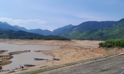 Nguyên nhân hồ Truồi cạn nước, lộ đáy quanh Thiền viện Trúc Lâm Bạch Mã