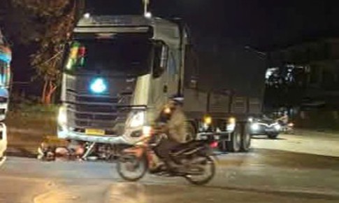 Mẹ và con trai tử vong thương tâm trong đêm sau va chạm ô tô tải
