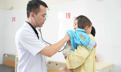 Hơn 20 ngày giành sự sống cho bé 12 tháng tuổi bị hoại tử phổi