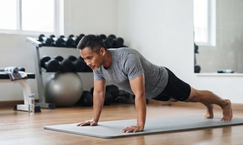 Chống đẩy 100 lần mỗi ngày có giúp tăng cơ ngực?