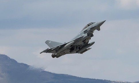 Chiến đấu cơ F-35 Mỹ gặp thách thức từ Typhoon châu Âu