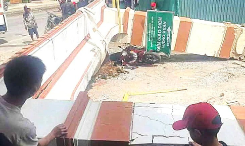 Bé gái 20 ngày tuổi bị bỏ rơi trước tịnh thất, kèm lá thư đầy xót