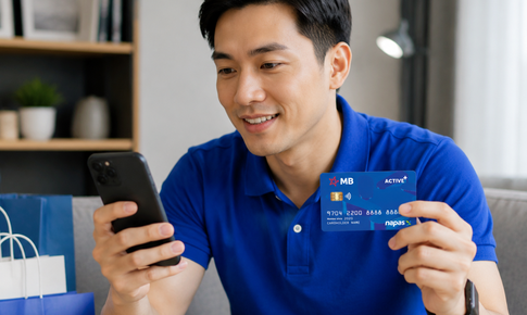 Thẻ ghi nợ và bài toán chi tiêu thông minh trong thời đại số