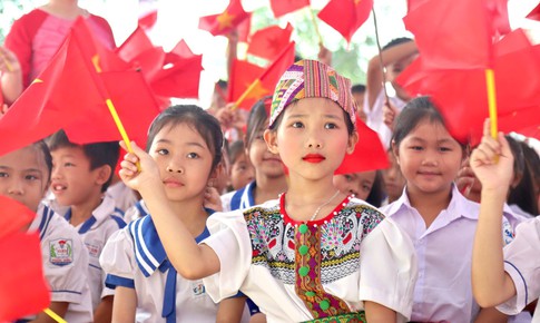 Hơn 14.000 học sinh Nghệ An khai giảng trong những trường nội trú mới