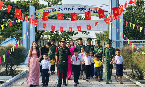 Học sinh từ đảo xa đến vùng biên viễn Quảng Trị mừng ngày tựu trường