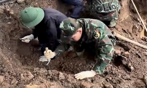 Phát hiện mộ tập thể liệt sĩ trong khuôn viên ngân hàng