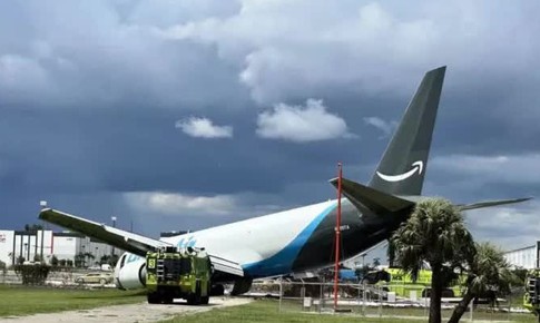 Máy bay Mỹ bốc cháy vì đi trật khỏi đường băng, ít nhất 5 người chết