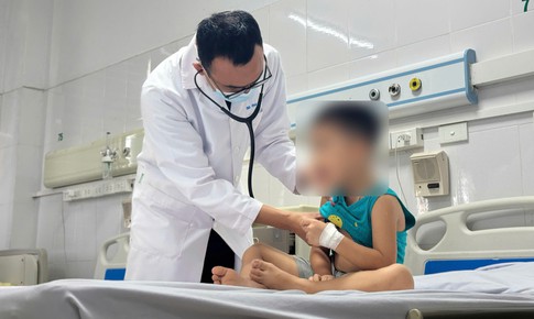 Trẻ nhiễm Adenovirus khi nào cần nhập viện ngay?