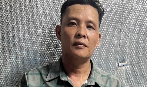 Chồng cũ đổ xăng đốt vợ