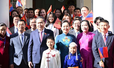 Chủ tịch Quốc hội Trần Thanh Mẫn gặp gỡ cộng đồng người Việt tại Mông Cổ