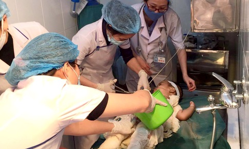 Nhiễm trùng do dùng nước mắm và rượu chữa bỏng