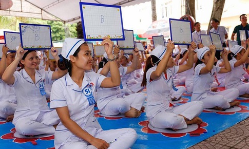 S&#244;i nổi hội thi rung chu&#244;ng v&#224;ng v&#236; người bệnh