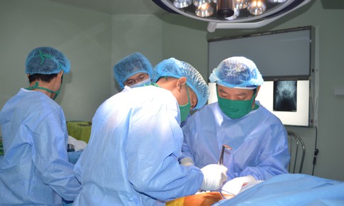 Thay khớp háng cho cụ bà cao tuổi nhất TP Cần Thơ