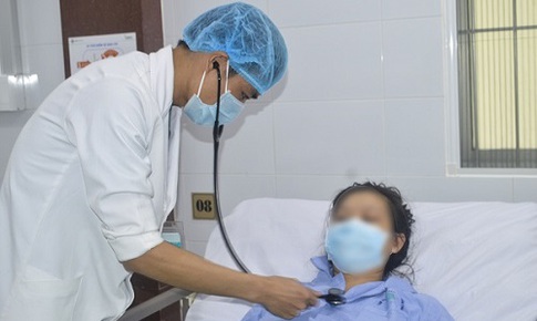 Sản phụ bị xuất huyết não được cứu mẹ và con