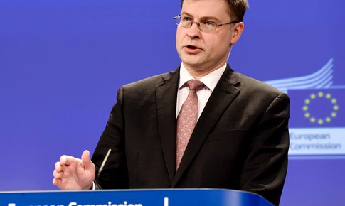 EU tạm dừng ph&#234; chuẩn hiệp định đầu tư với Trung Quốc