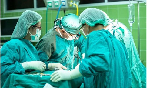 Có an toàn để tiến hành phẫu thuật sau khi nhiễm COVID-19?