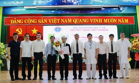 Trao quyết định bổ nhiệm Ph&#243; gi&#225;m đốc Bệnh viện Thống Nhất