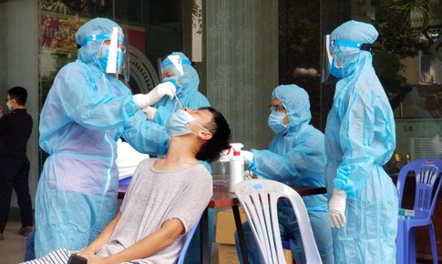 Một sinh viên là F1 của ca tái dương tính, lấy mẫu xét nghiệm khẩn 200 sinh viên