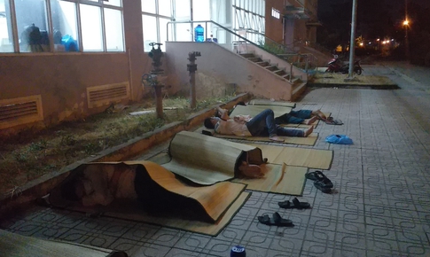 Những ánh lửa xua tan “bóng đêm” đại dịch