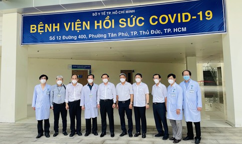 B&#237; thư Th&#224;nh ủy TP.HCM Nguyễn Văn N&#234;n thăm Bệnh viện Hồi sức COVID-19