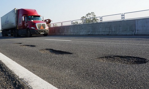 T&#244;i vừa l&#225;i xe qua đoạn đường ng&#224;n tỷ