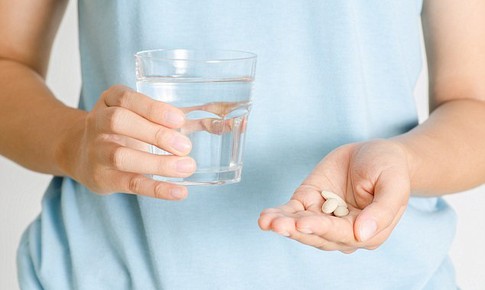 Dùng thuốc trị Alzheimer, cần lưu ý gì?