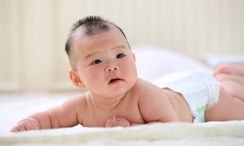 V&#236; sao trẻ nhỏ nhiều d&#227;i?