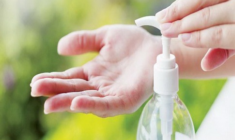 Không lạm dụng sản phẩm sát khuẩn tay nhanh