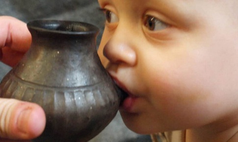 Phát hiện bình cai sữa cho trẻ thời tiền sử