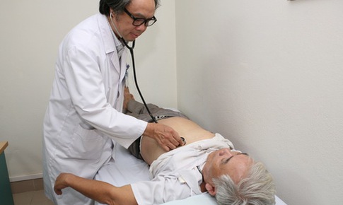 Các bệnh người cao tuổi dễ mắc l&#250;c giao m&#249;a