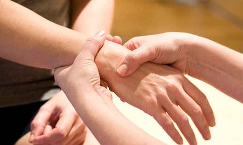 Để tránh nguy cơ bị liệt tay