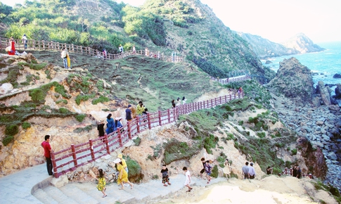 Người l&#224;ng l&#224;m du lịch
