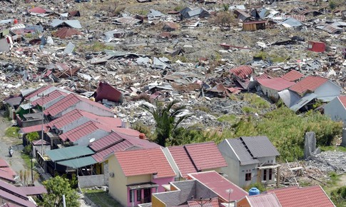 R&#249;ng m&#236;nh cảnh l&#224;ng mạc ở Indonesia bị b&#249;n đất &quot;nuốt chửng&quot;