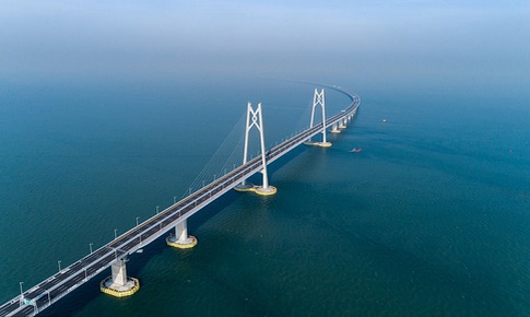 Ngả mũ trước cầu vượt biển d&#224;i nhất thế giới của Trung Quốc