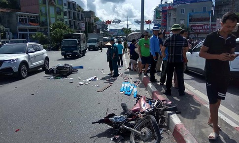 Tai nạn kinh ho&#224;ng ở cầu B&#227;i Ch&#225;y: &#212; t&#244; kh&#225;ch đổ dốc, đ&#226;m h&#224;ng loạt xe m&#225;y  khiến 5 người thương vong