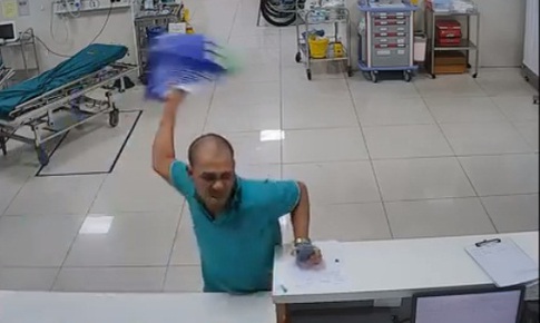 Lại thêm vụ ma men lao vào hành hung nhân viên y tế