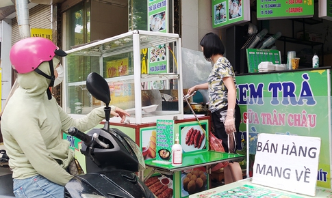 Cửa h&#224;ng ăn uống tại H&#224; Nội đồng loạt treo biển &quot;chỉ b&#225;n mang về&quot; để ph&#242;ng dịch COVID-19