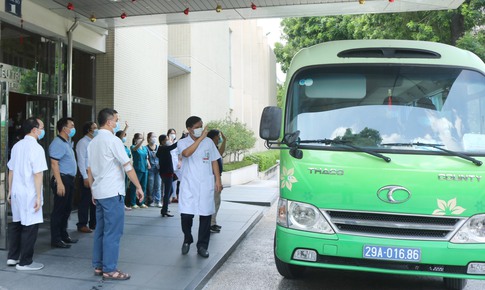 Thầy thuốc Bạch Mai l&#234;n đường chi viện Đồng Nai