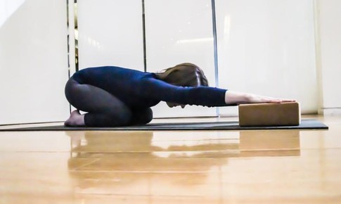 7 tư thế yoga “giải tho&#225;t” khỏi những trận đau lưng