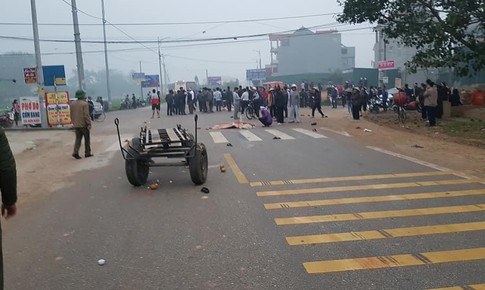 Vĩnh Phúc: Xe khách đâm vào đoàn đưa tang, 7 người thiệt mạng