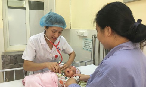 Mẹ nghe lời m&#225;ch uống l&#225; c&#226;y lợi sữa khiến con nguy kịch
