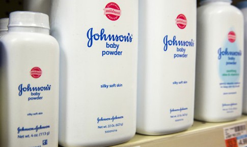 Johnson &amp; Johnson thu hồi 33.000 chai bột phấn trẻ em v&#236; nghi chứa chất g&#226;y ung thư