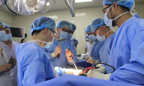 Trả lại bước đi cho người đàn ông gần 40 năm mang chân so le 11cm
