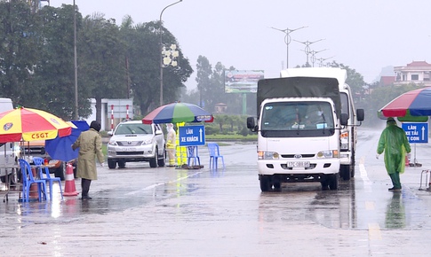 Vận tải h&#224;nh kh&#225;ch, h&#224;ng cắt t&#243;c, gội đầu ở  Quảng Ninh được mở trở lại nhưng đảm bảo nguy&#234;n tắc ph&#242;ng dịch