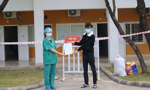 12 bệnh nhân mắc COVID-19 điều trị tại BV Việt Nam Thuỵ Điển Uông Bí được xuất viện