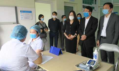 Nữ điều dưỡng từng chi viện cho Đà Nẵng là người tiêm Vắc xin đầu tiên của Hải Phòng