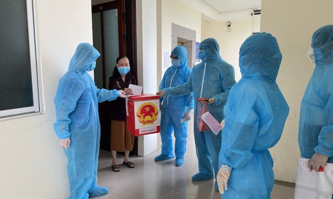 H&#236;nh ảnh bầu cử trong c&#225;c khu c&#225;ch ly của Bắc Ninh