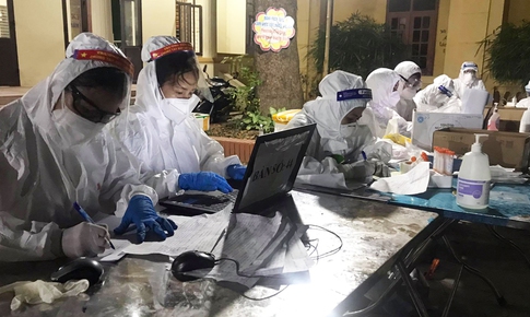 Tâm sự của người phụ nữ có chồng đi chống dịch "4 mùa"  